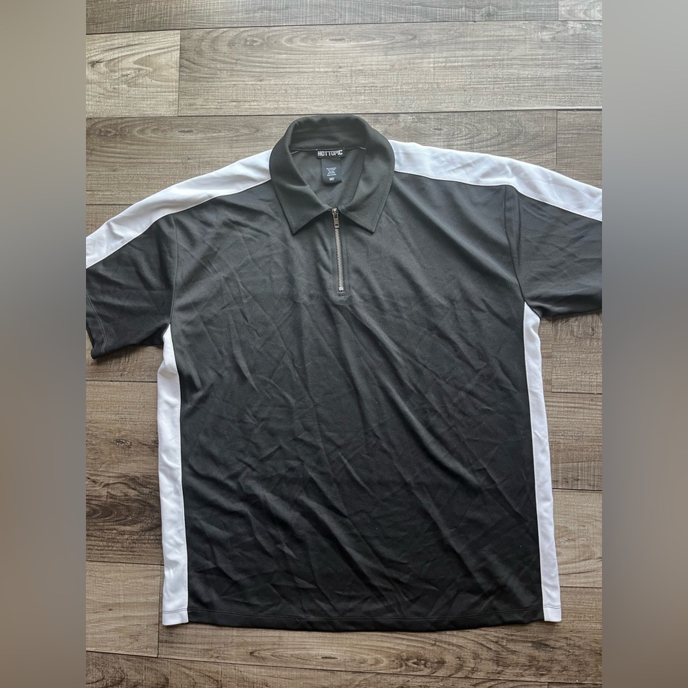 Hot Topic mens Black with white stripe zip polo size Medium